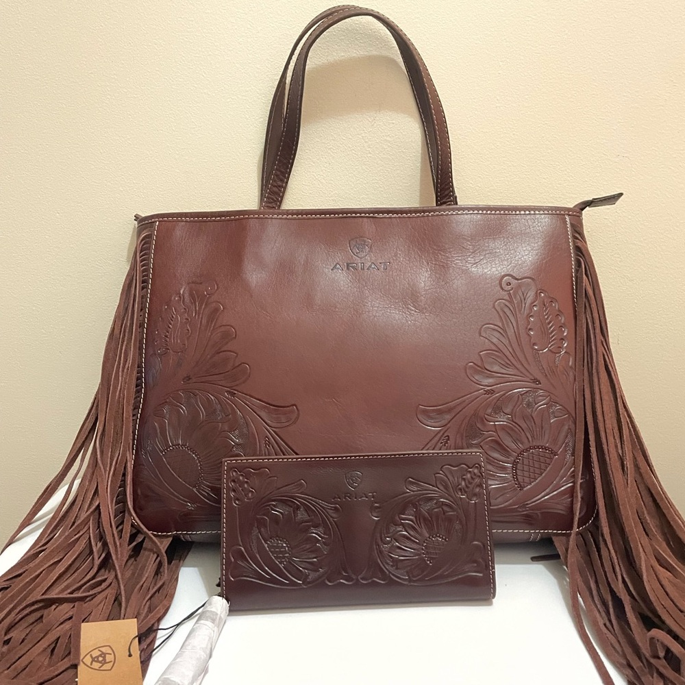 New Ariat Victoria Concealed Carry Tote with Wallet